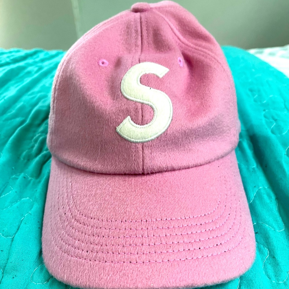 Supreme pink S cap brand new never worn. Was a gift but I don’t really wear hats - Picture 1 of 5